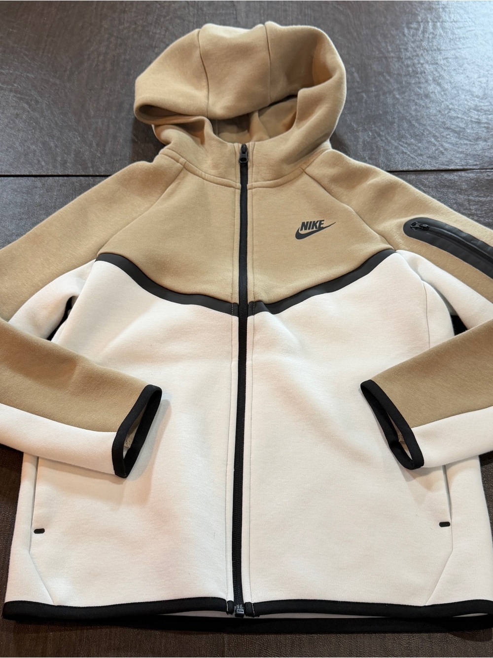 Nike Women’s Two-Tone Hooded Zipup Sweatshirt in Tan and White Sz L